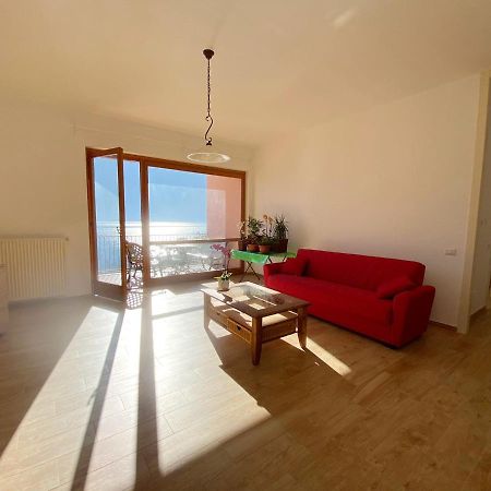 Big Apartment With Lake View And Two Bedrooms 살라코마시나 외부 사진