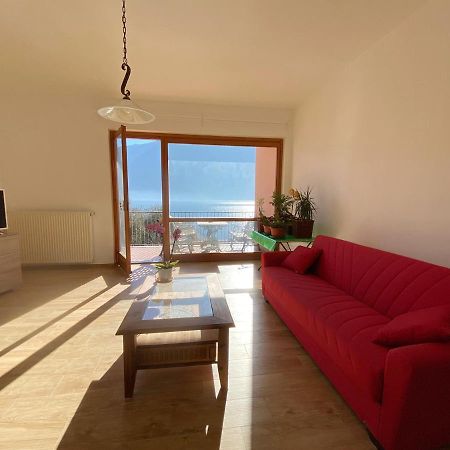 Big Apartment With Lake View And Two Bedrooms 살라코마시나 외부 사진
