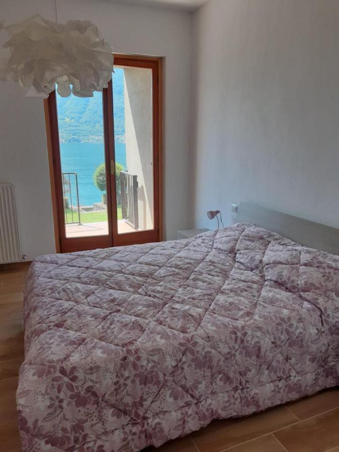 Big Apartment With Lake View And Two Bedrooms 살라코마시나 외부 사진
