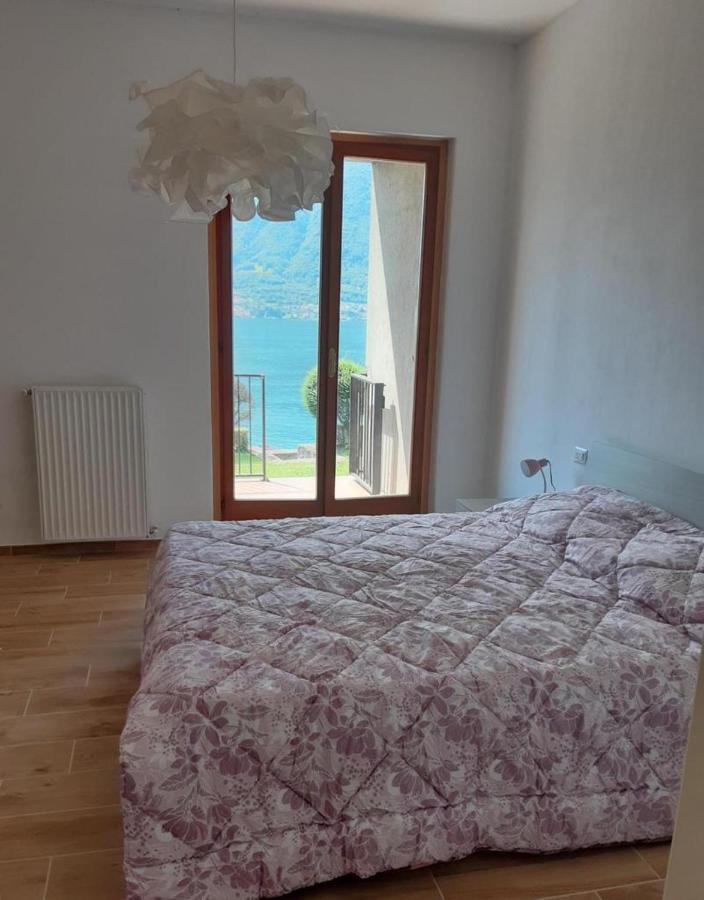 Big Apartment With Lake View And Two Bedrooms 살라코마시나 외부 사진