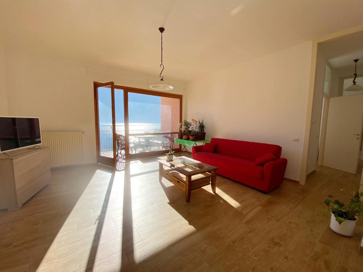Big Apartment With Lake View And Two Bedrooms 살라코마시나 외부 사진