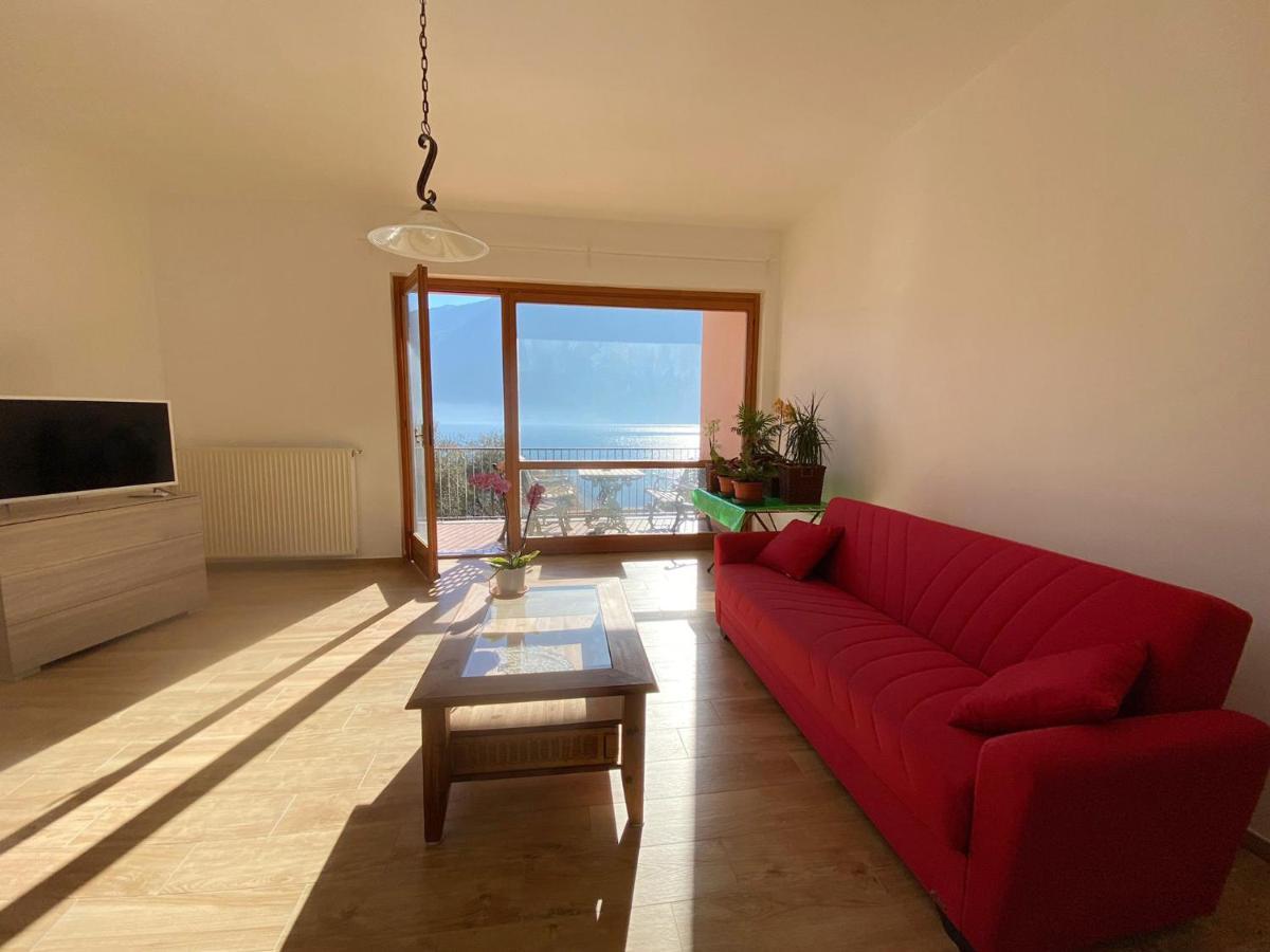 Big Apartment With Lake View And Two Bedrooms 살라코마시나 외부 사진
