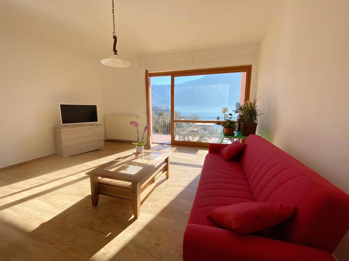 Big Apartment With Lake View And Two Bedrooms 살라코마시나 외부 사진
