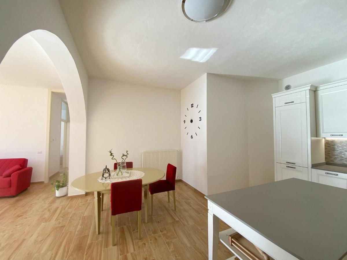 Big Apartment With Lake View And Two Bedrooms 살라코마시나 외부 사진
